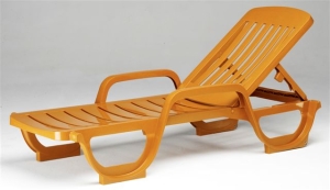 Grosfillex lounge chair
